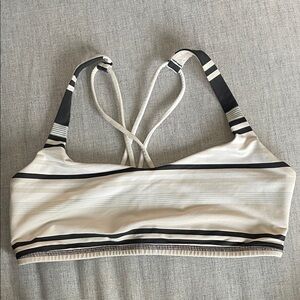 LULULEMON Free To Be Bra Groovy Stripe Nimbus Stripe Sports Yoga Dance - size  8